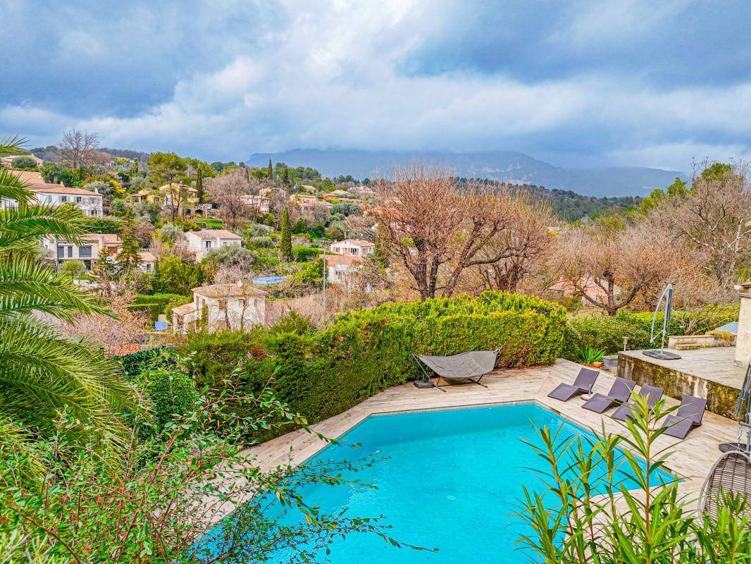 LE ROURET - MAISON INDIVIDUELLE AVEC PISCINE VUE DÉGAGÉE