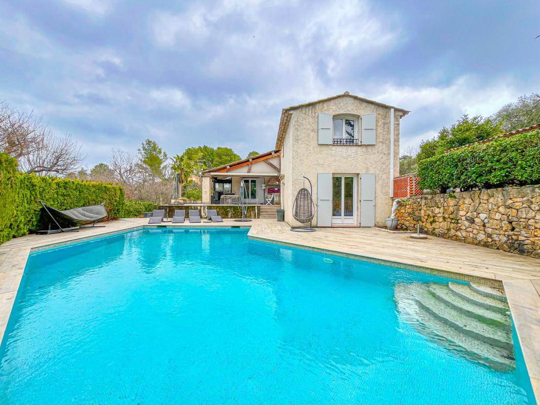 LE ROURET - MAISON INDIVIDUELLE AVEC PISCINE VUE DÉGAGÉE