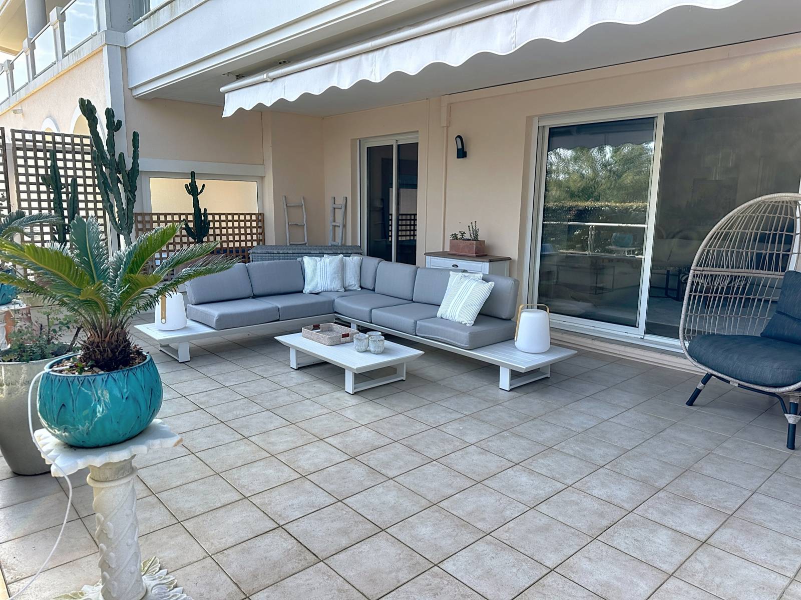 SUPERBE REZ DE JARDIN 4 PIECES MANDELEU LA NAPOULE