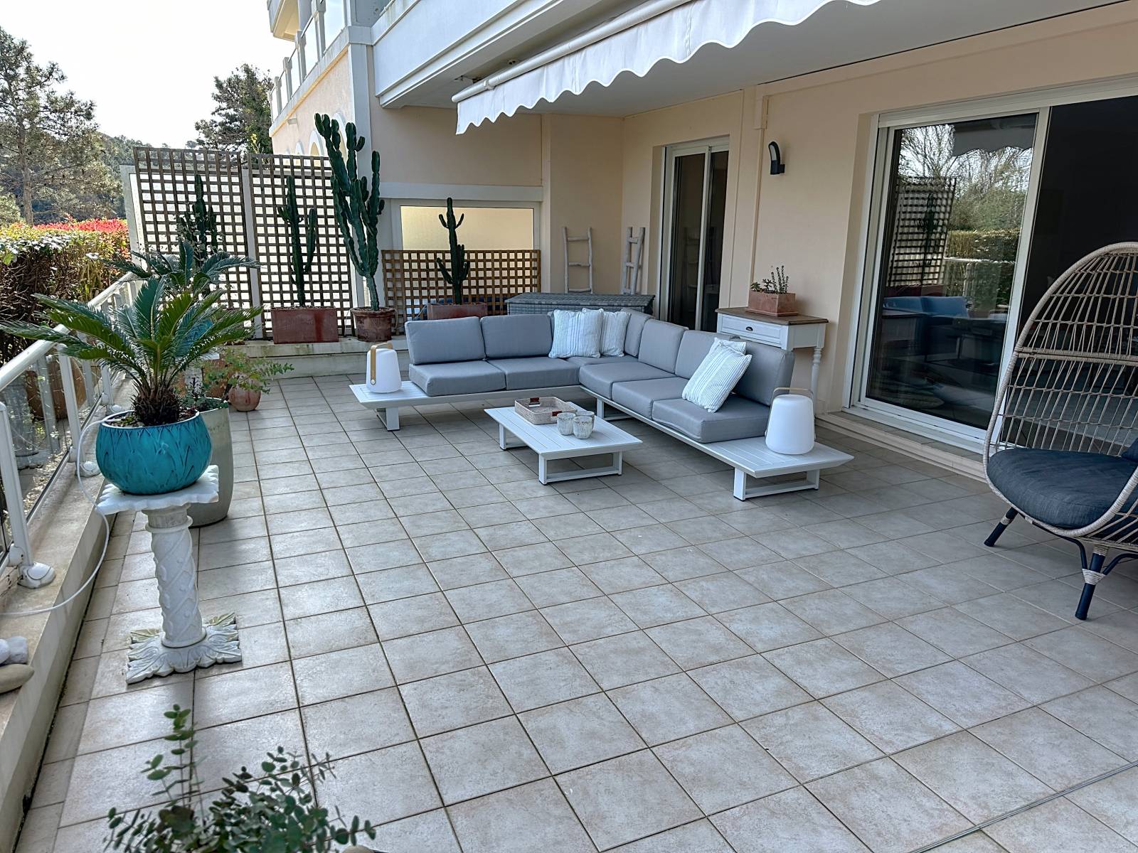 SUPERBE REZ DE JARDIN 4 PIECES MANDELEU LA NAPOULE