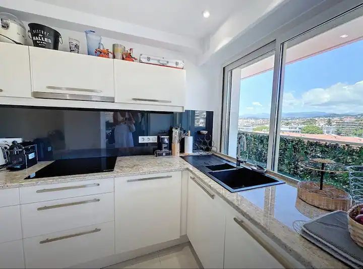 LOCATION SAISONNIERE Appartment 2 Chambres Terrasse Vue Mer Cannes