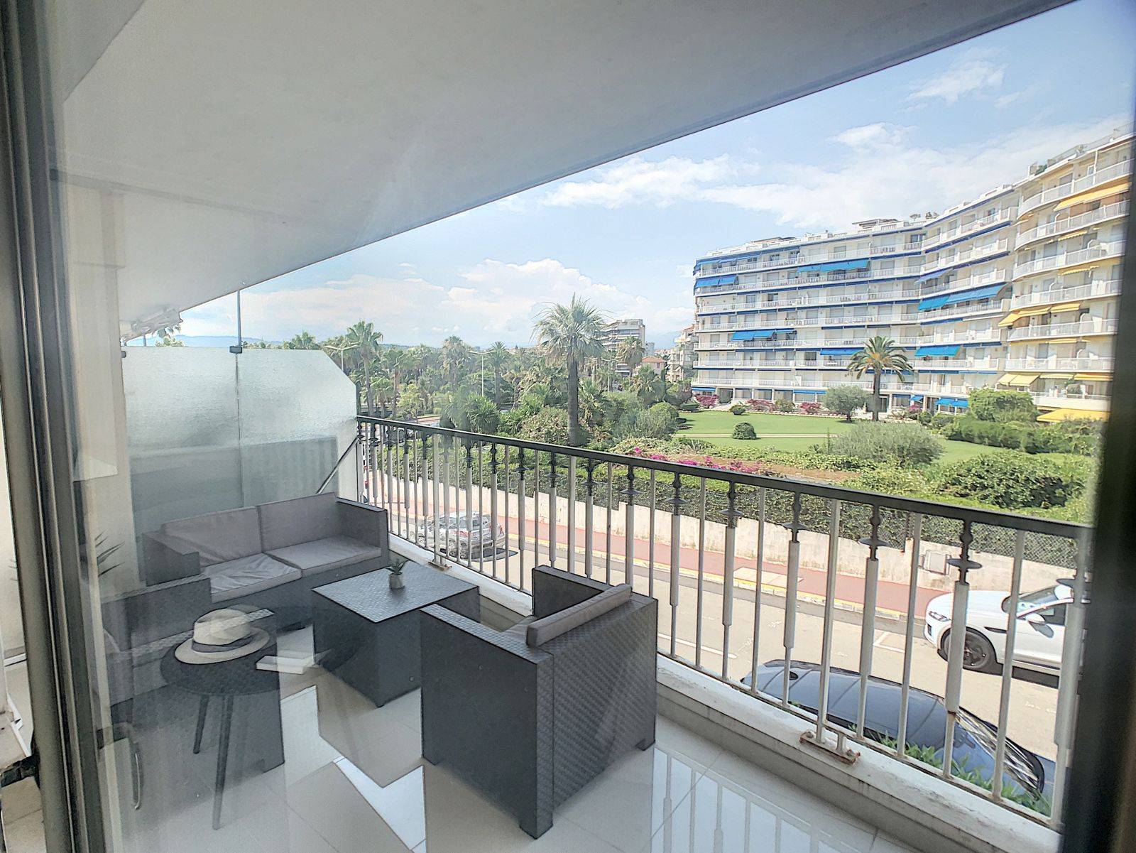 STUDIO CANNES PALM BEACH TERRASSE VUE MER