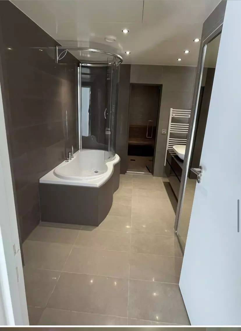 Penthouse proche Cannes rénové à vendre