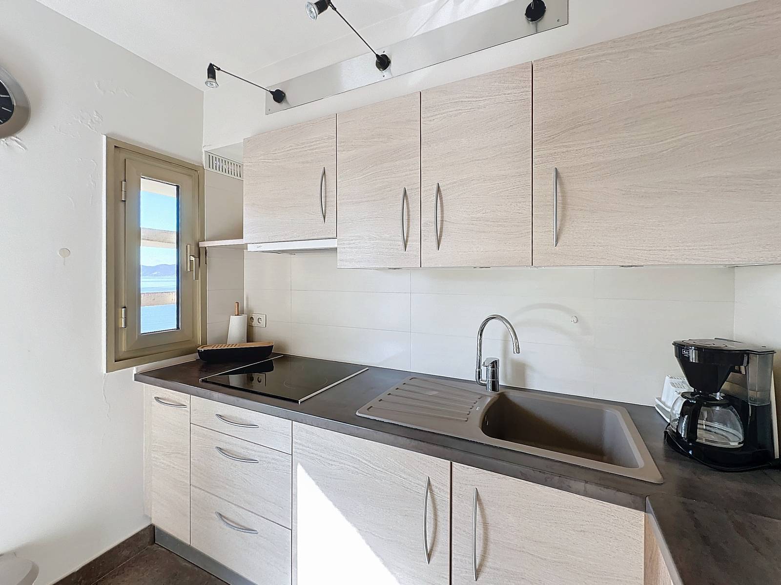 2P CANNES CROISETTE TERRASSE VUE MER