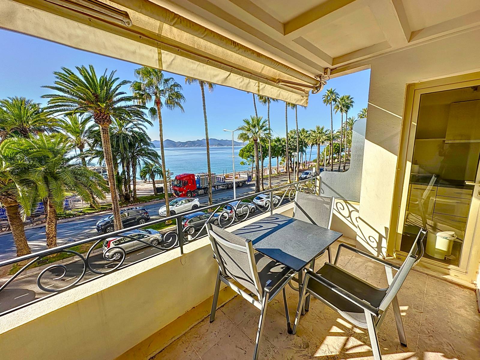 2P CANNES CROISETTE TERRASSE VUE MER