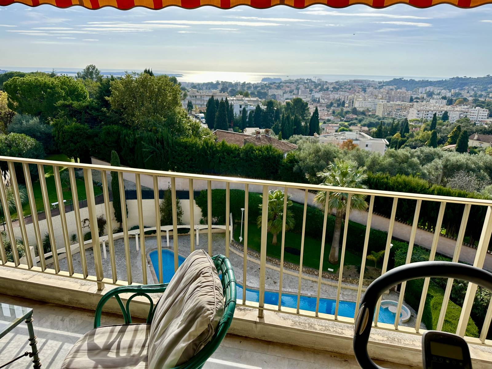 3P DERNIER ÉTAGE VUE PANORAMIQUE PARC PISCINE