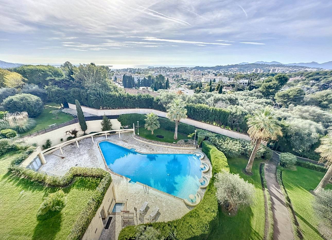 3P DERNIER ÉTAGE VUE PANORAMIQUE PARC PISCINE