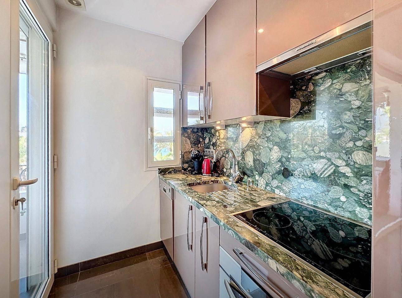 2P CANNES CROISETTE TERRASSE VUE MER