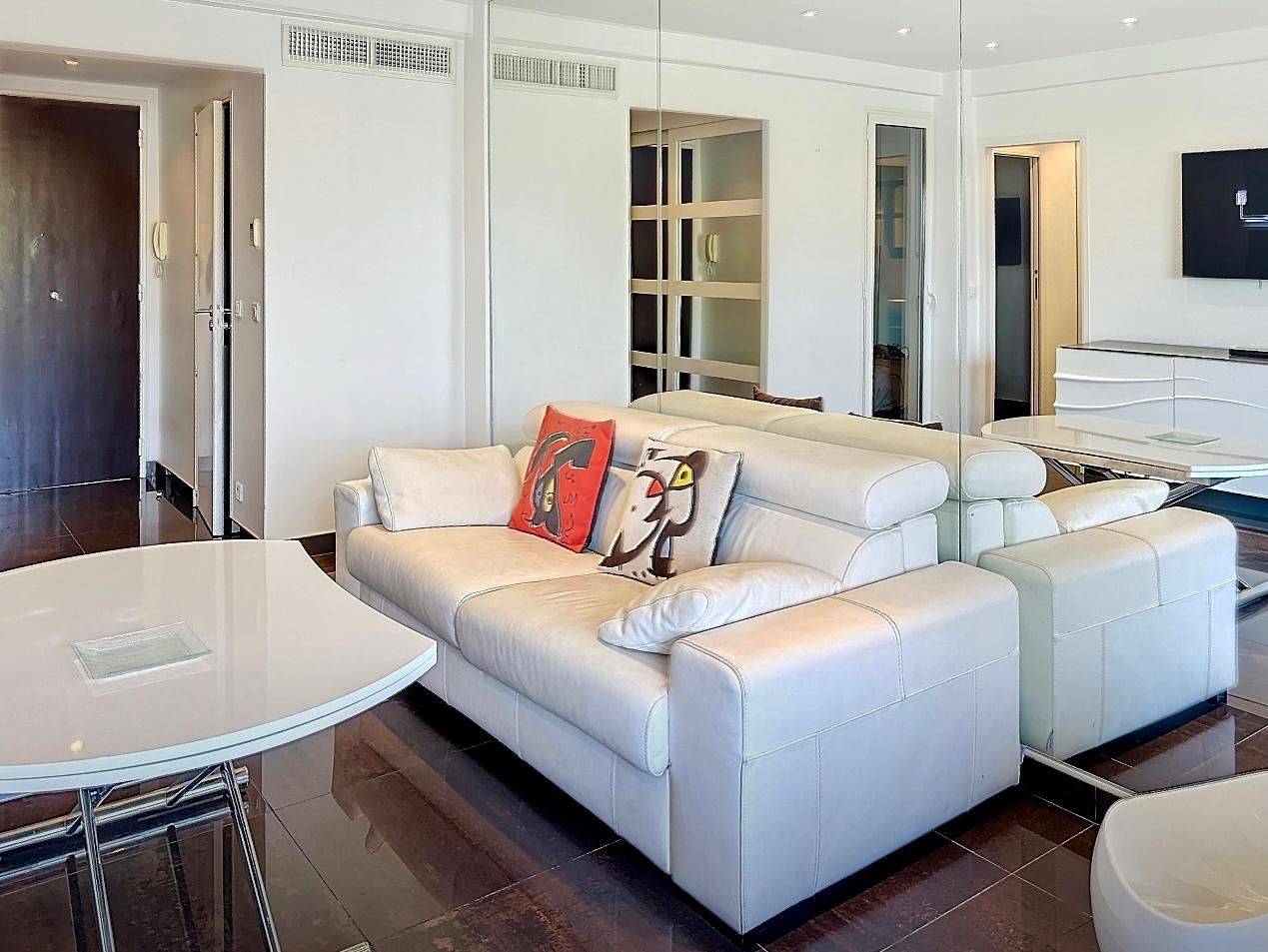 2P CANNES CROISETTE TERRASSE VUE MER