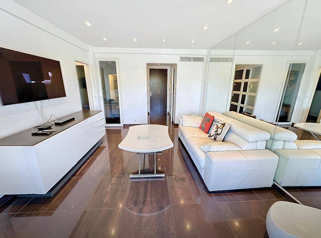 2P CANNES CROISETTE TERRASSE VUE MER