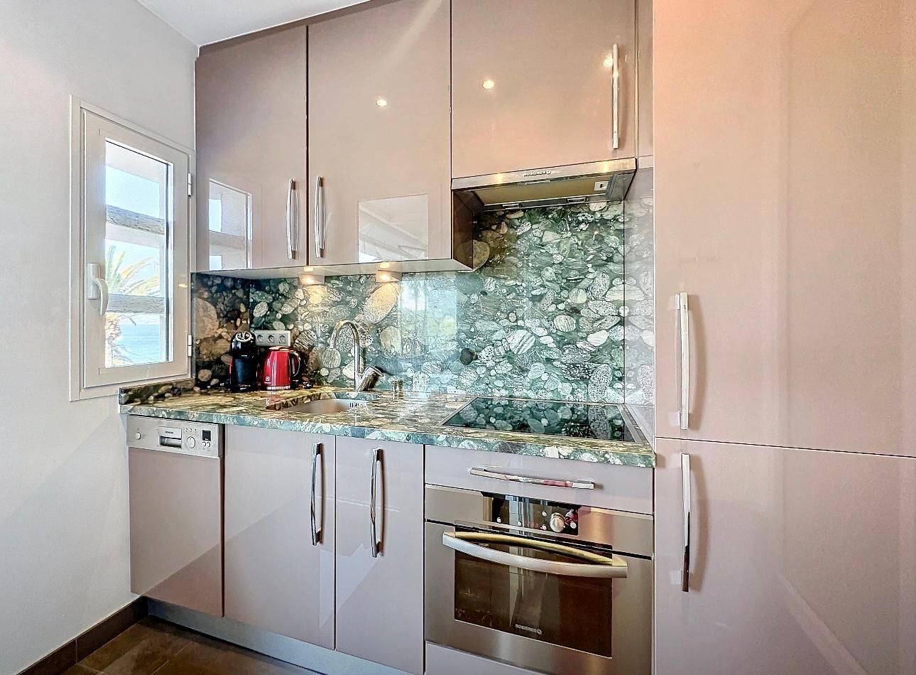 2P CANNES CROISETTE TERRASSE VUE MER