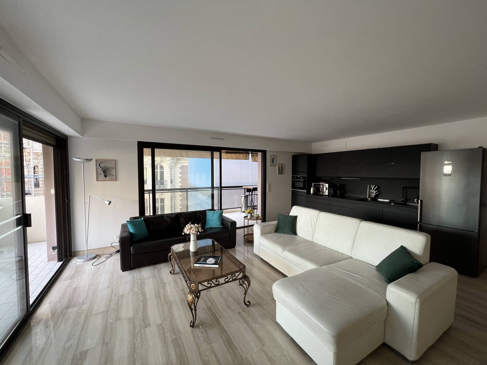 Appartement à vendre séjour avec cuisine US à Cannes