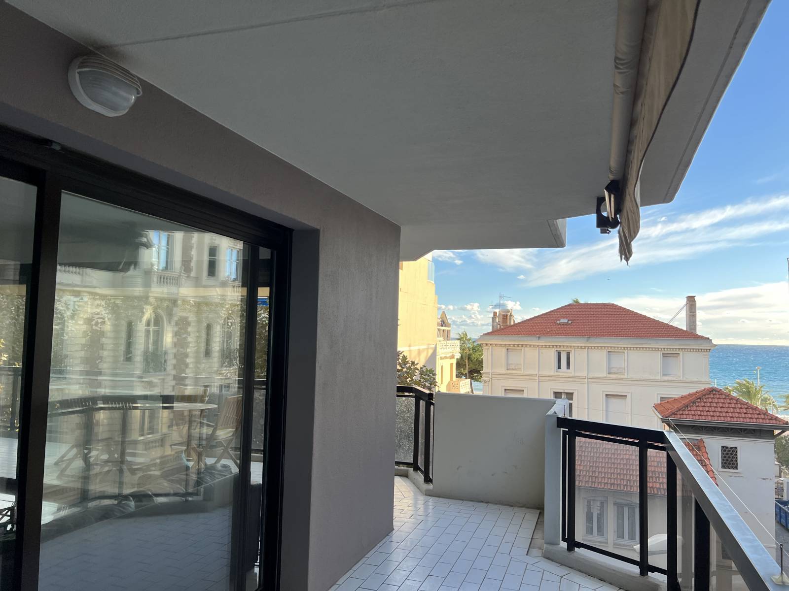 Terrasse d'angle vue mer Cannes Croisette à vendre