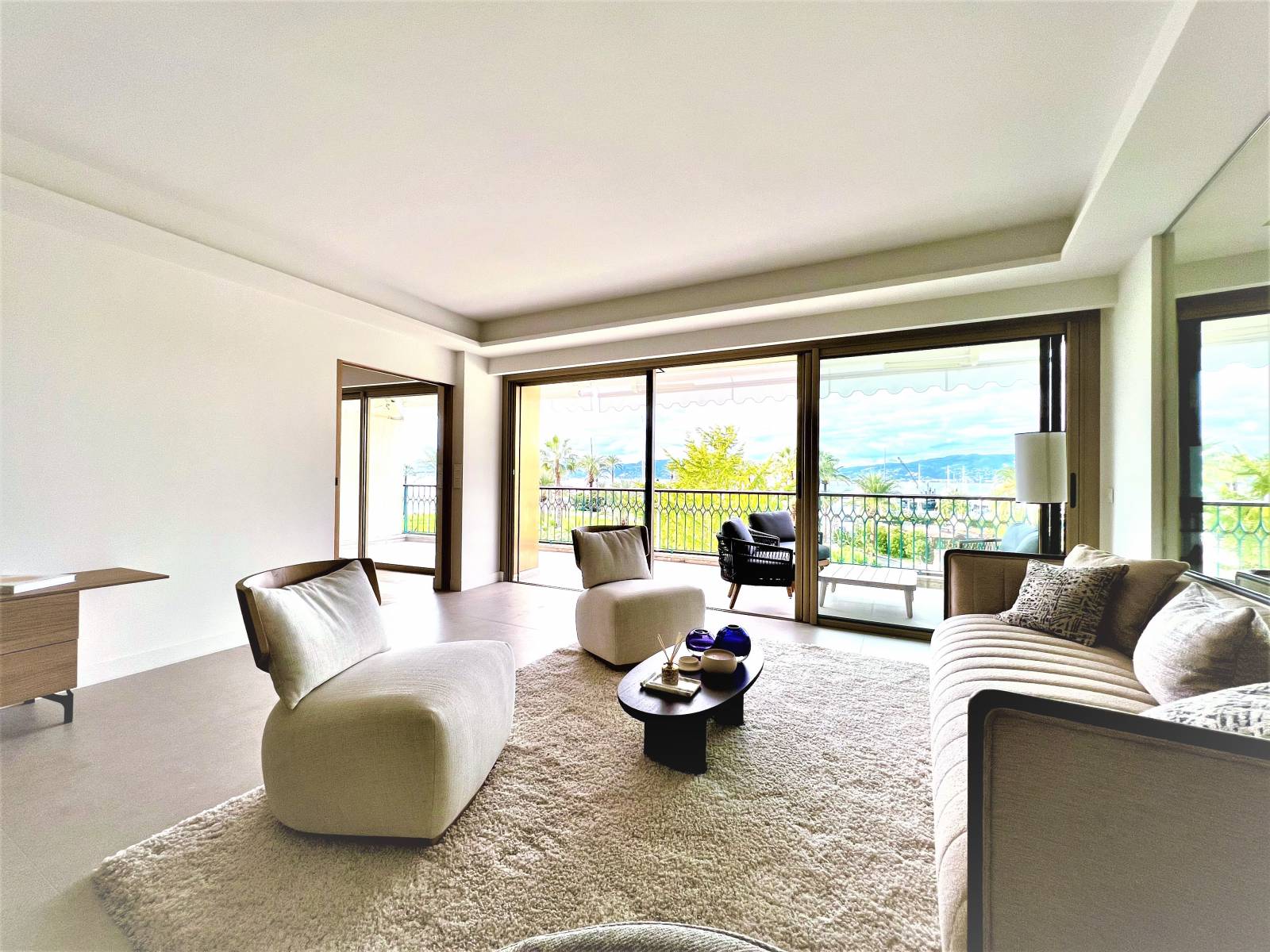 Séjour avec superbe vue mer