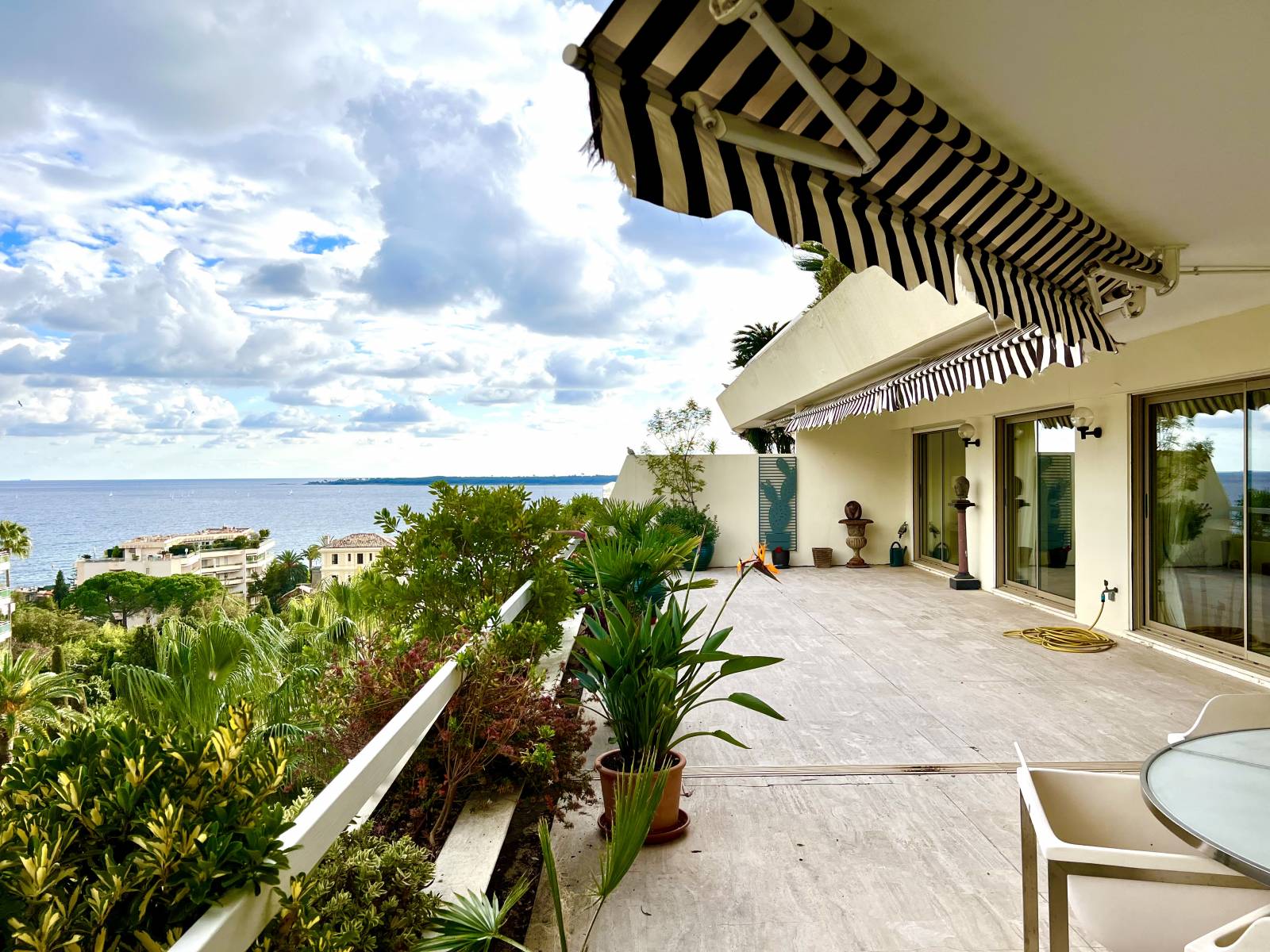 Cannes terrasse vue mer panoramique