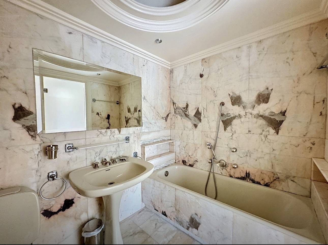 jolie salle de bain marbré