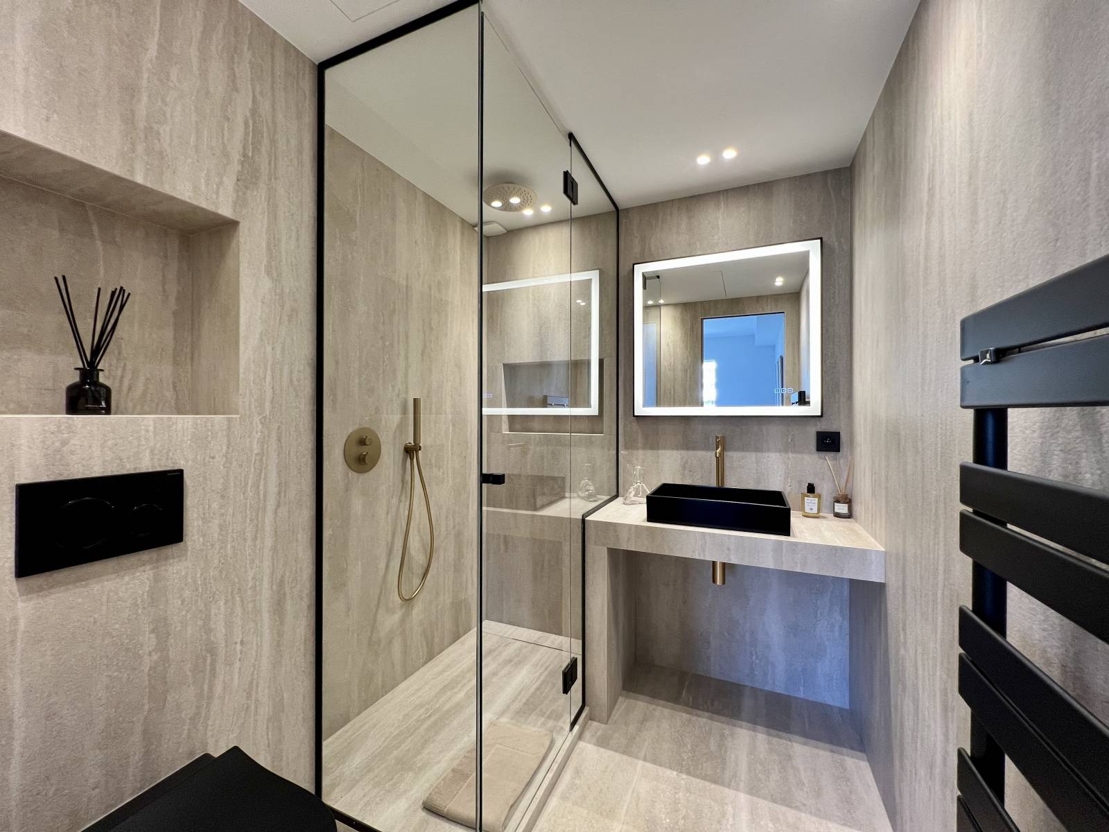 LOCATION SAISONNIERE APPARTEMENT 3P VUE MER PANORAMIQUE TRAVERSANT CANNES CROISETTE