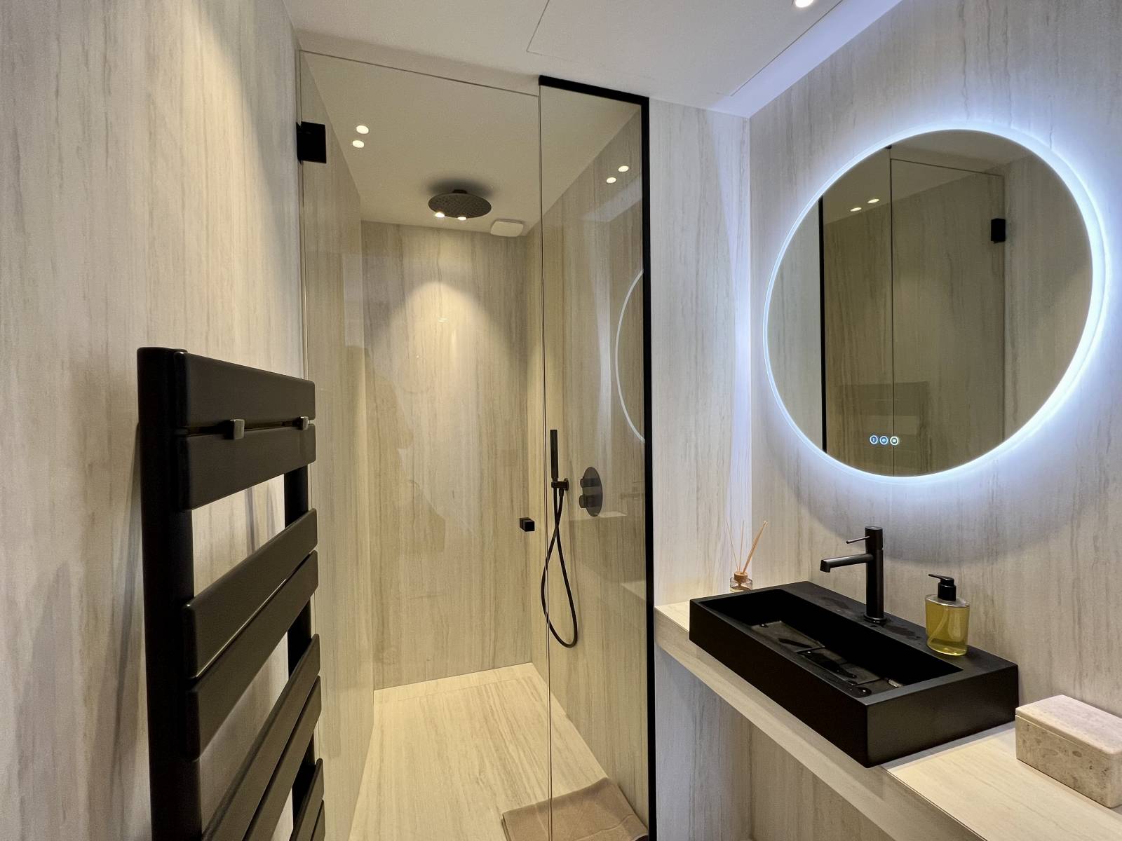 LOCATION SAISONNIERE APPARTEMENT 3P VUE MER PANORAMIQUE TRAVERSANT CANNES CROISETTE