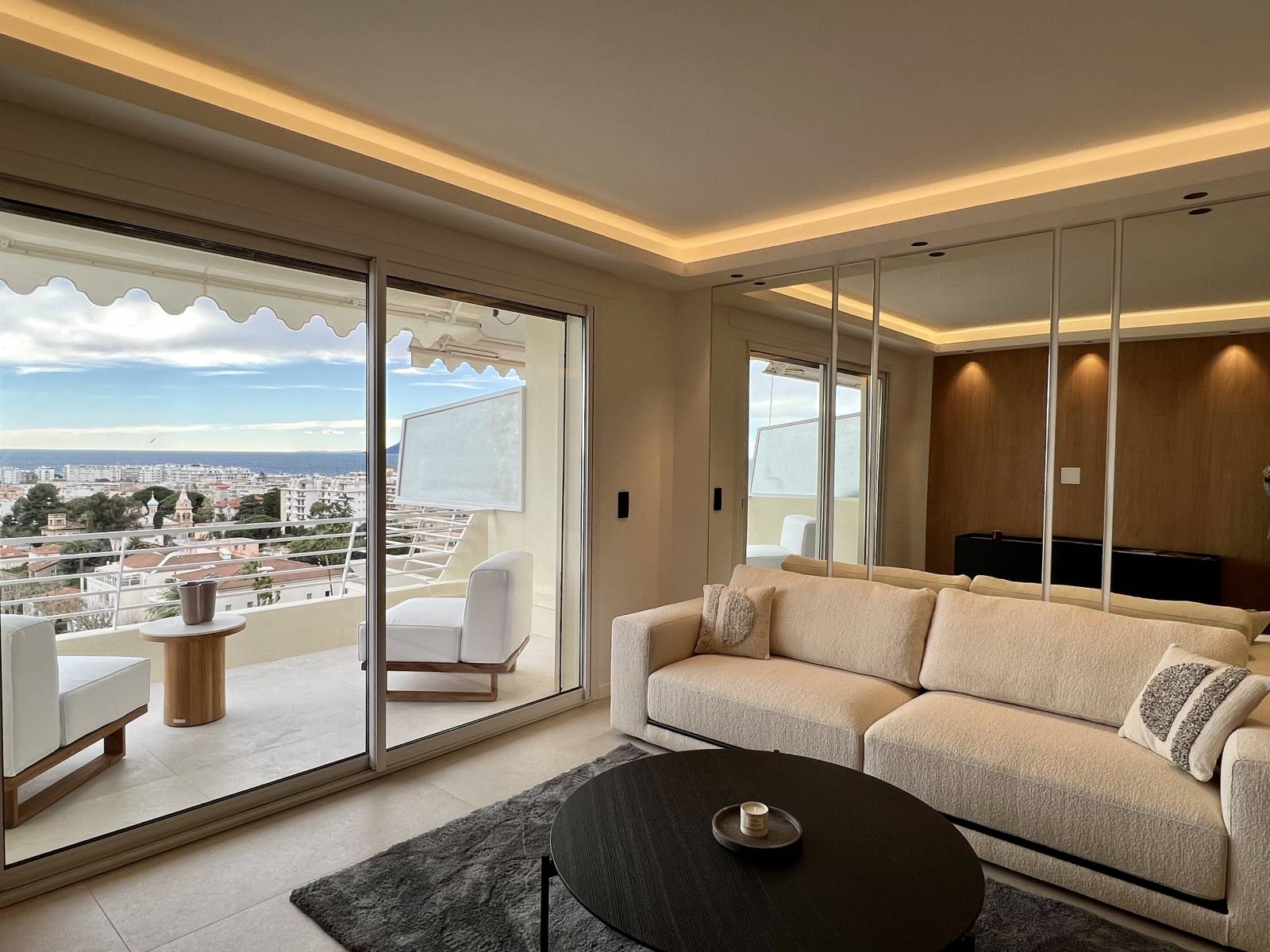 VENTE APPARTEMENT 3 P. VUE MER PANORAMIQUE CANNES BASSE CALIFORNIE
