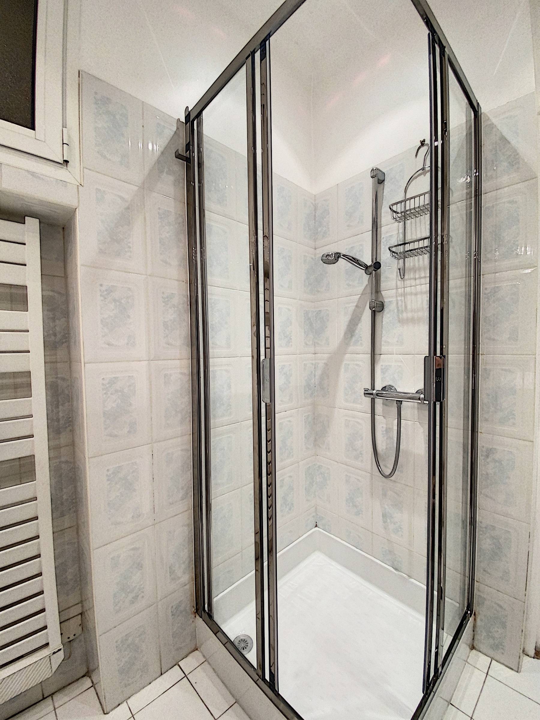 2P CANNES CROISETTE TERRASSE VUE MER