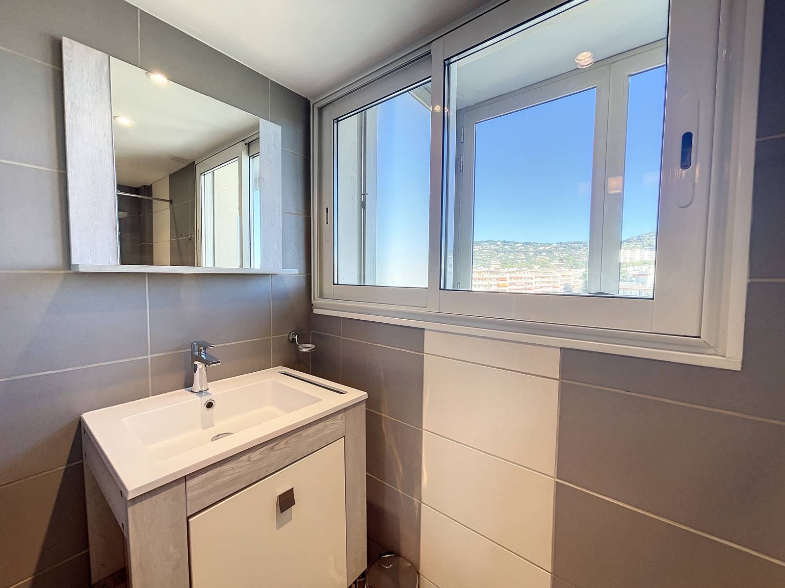 3P CANNES CROISETTE TERRASSE VUE MER