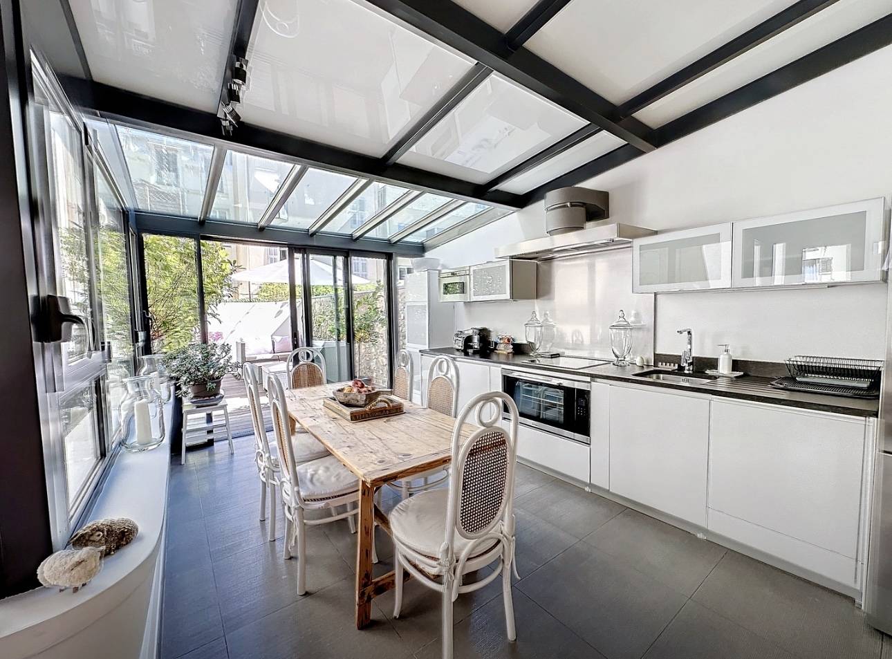 LOCATION SAISONNIERE Appartement 4 pieces 120M2 Grande Terrasse Rue d'Antibes Cannes