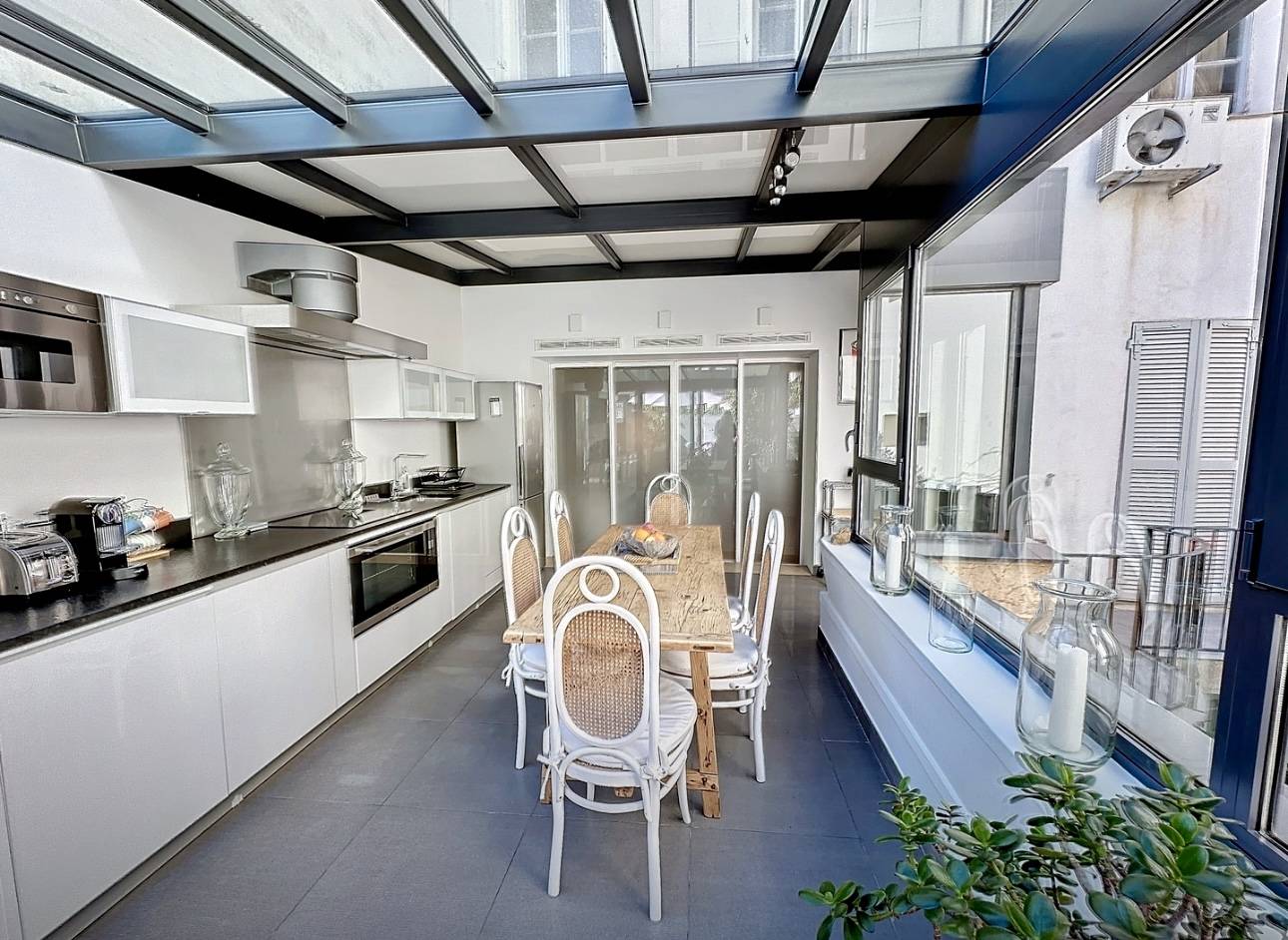 LOCATION SAISONNIERE Appartement 4 pieces 120M2 Grande Terrasse Rue d'Antibes Cannes