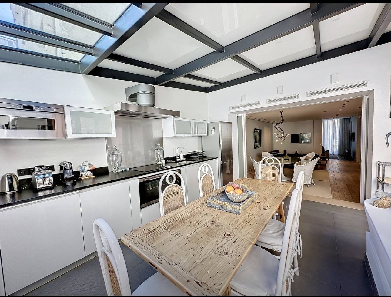 LOCATION SAISONNIERE Appartement 4 pieces 120M2 Grande Terrasse Rue d'Antibes Cannes