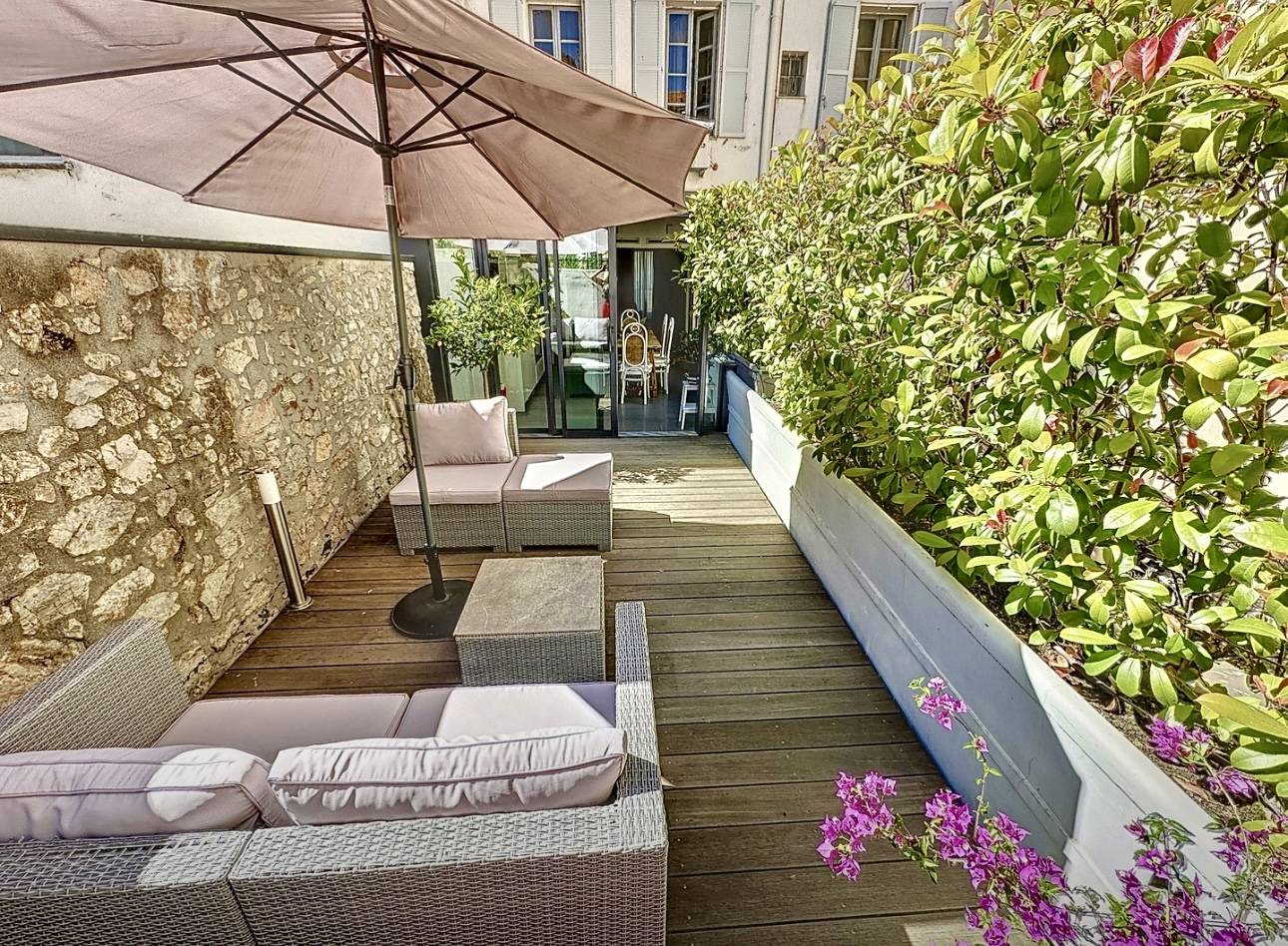 LOCATION SAISONNIERE Appartement 4 pieces 120M2 Grande Terrasse Rue d'Antibes Cannes