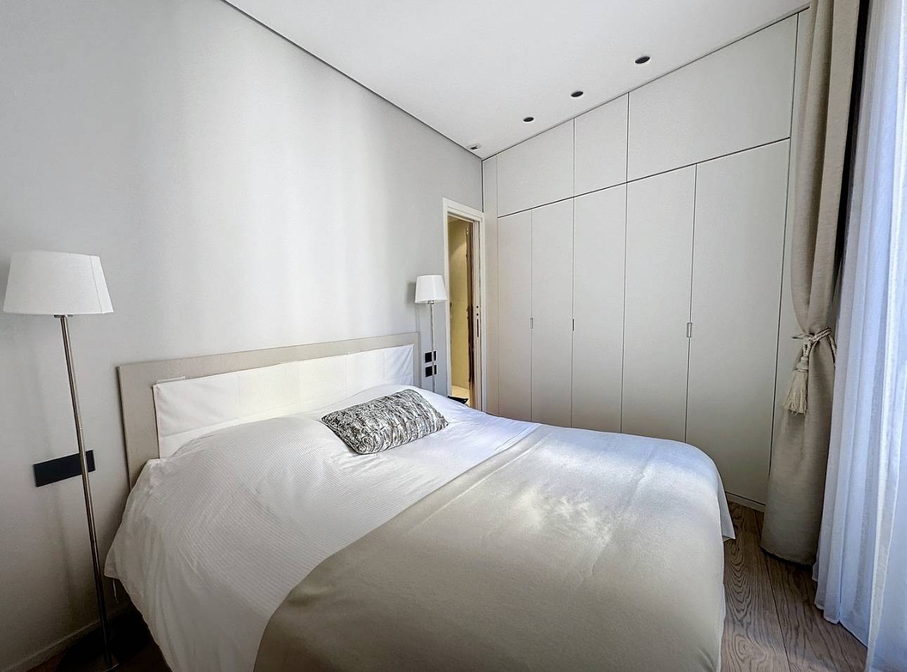 LOCATION SAISONNIERE Appartement 4 pieces 120M2 Grande Terrasse Rue d'Antibes Cannes