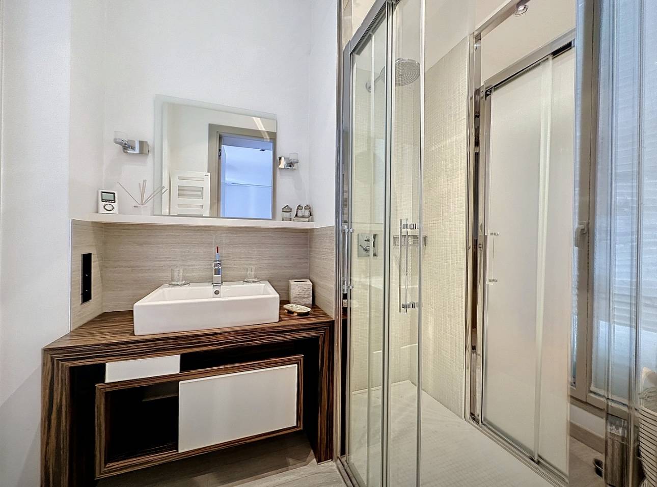 LOCATION SAISONNIERE Appartement 4 pieces 120M2 Grande Terrasse Rue d'Antibes Cannes