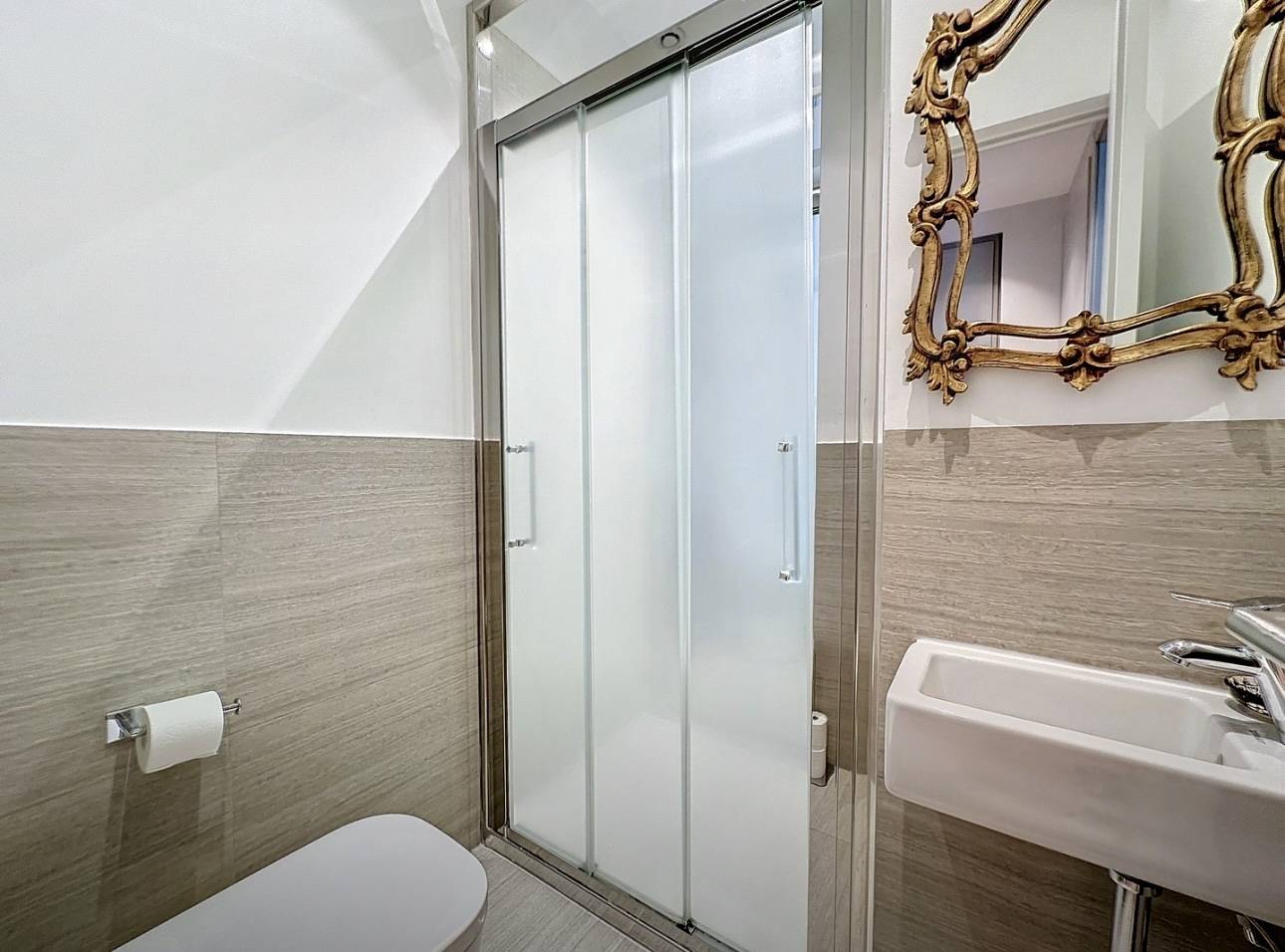 LOCATION SAISONNIERE Appartement 4 pieces 120M2 Grande Terrasse Rue d'Antibes Cannes