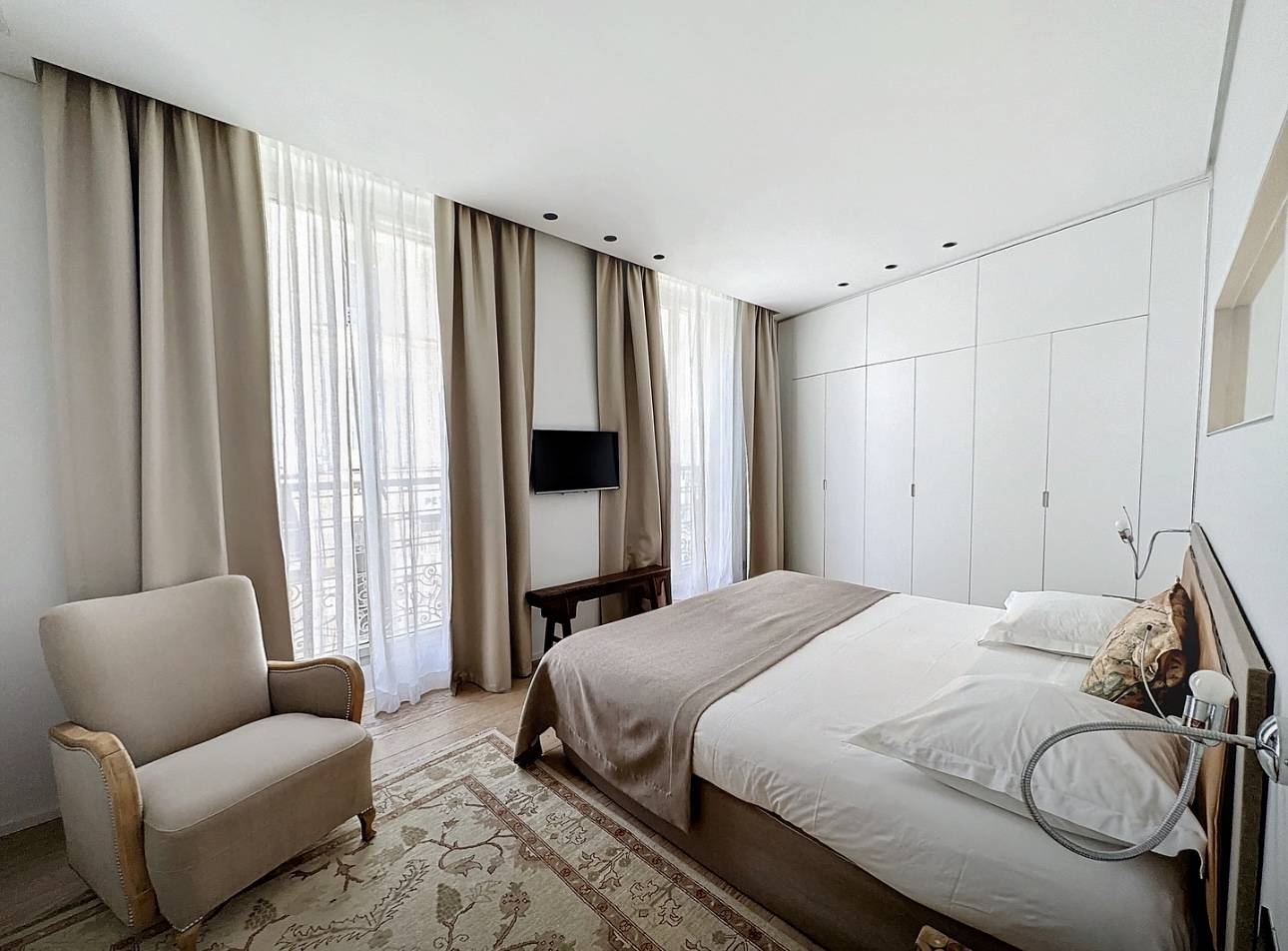 LOCATION SAISONNIERE Appartement 4 pieces 120M2 Grande Terrasse Rue d'Antibes Cannes