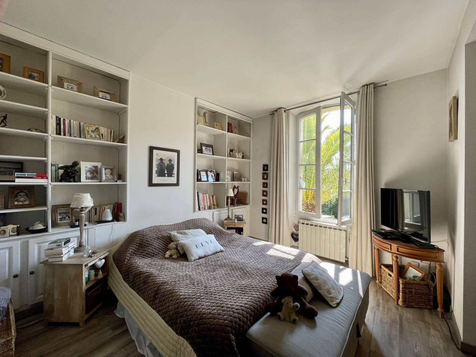 Chambre spacieuse et lumineuse