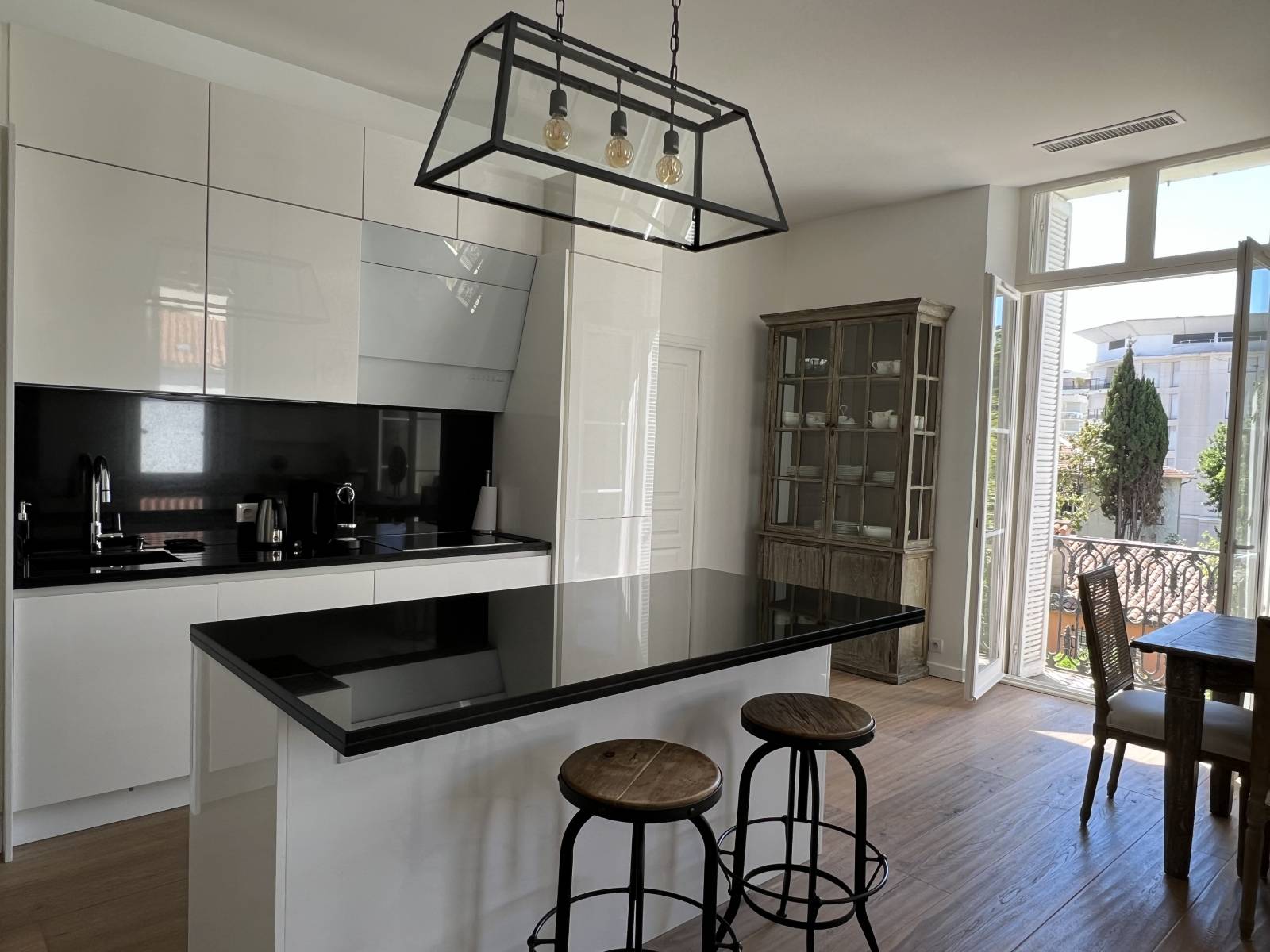 LOCATIION SAISONNIERE Appartement 4 Piéces 92M2 Centre Cannes