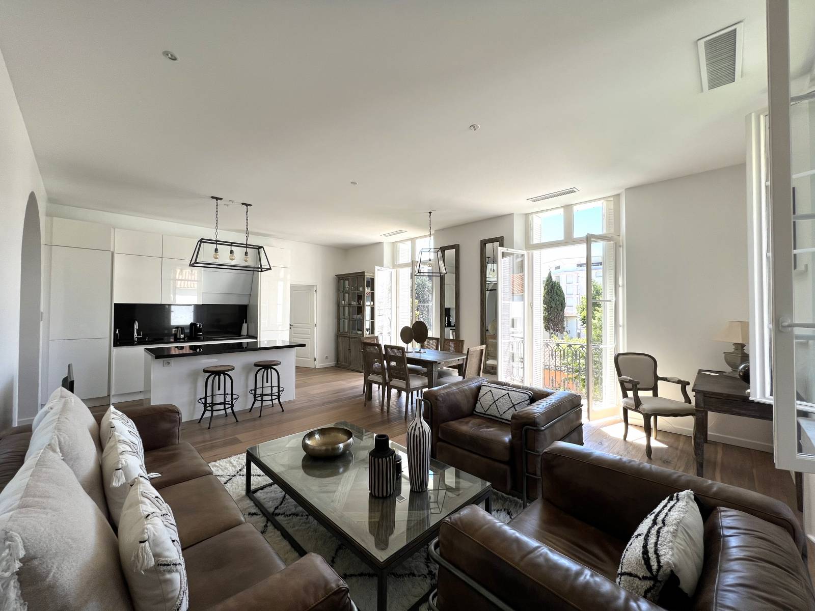 LOCATIION SAISONNIERE Appartement 4 Piéces 92M2 Centre Cannes