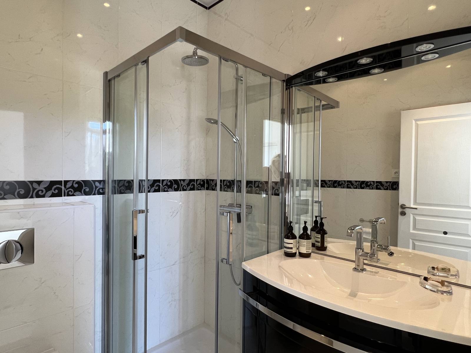 LOCATIION SAISONNIERE Appartement 4 Piéces 92M2 Centre Cannes