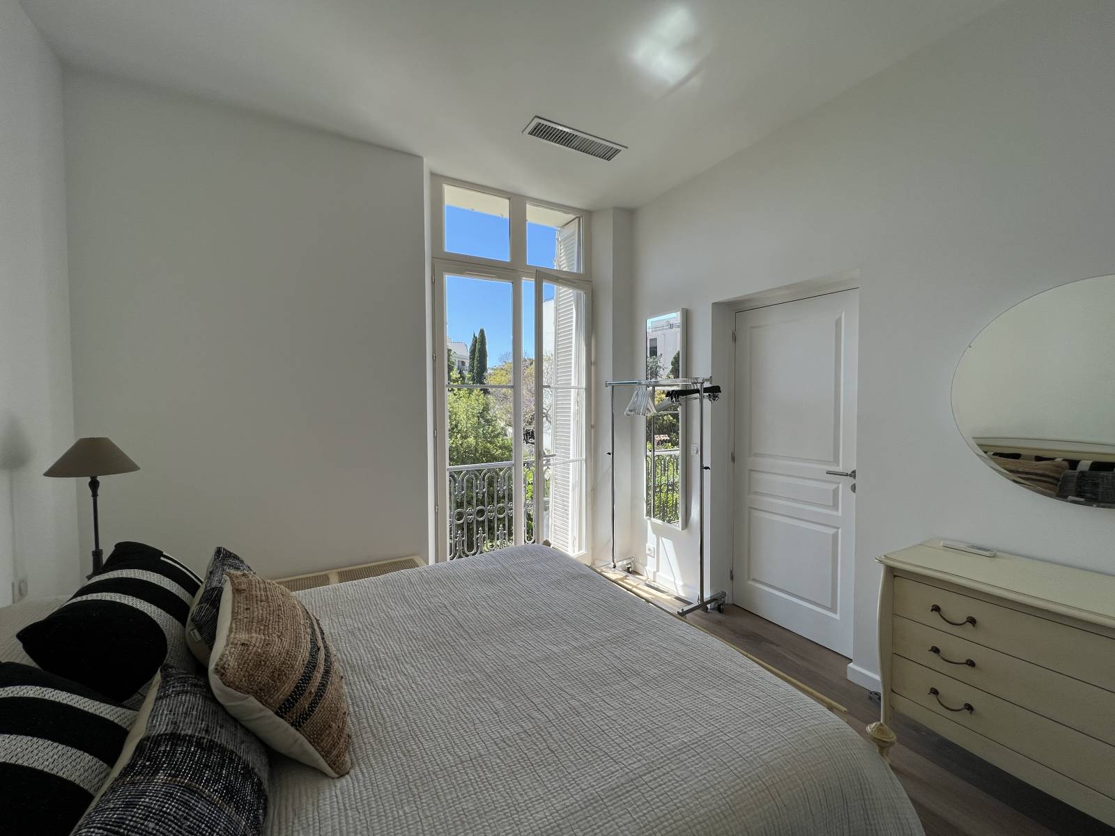 LOCATIION SAISONNIERE Appartement 4 Piéces 92M2 Centre Cannes