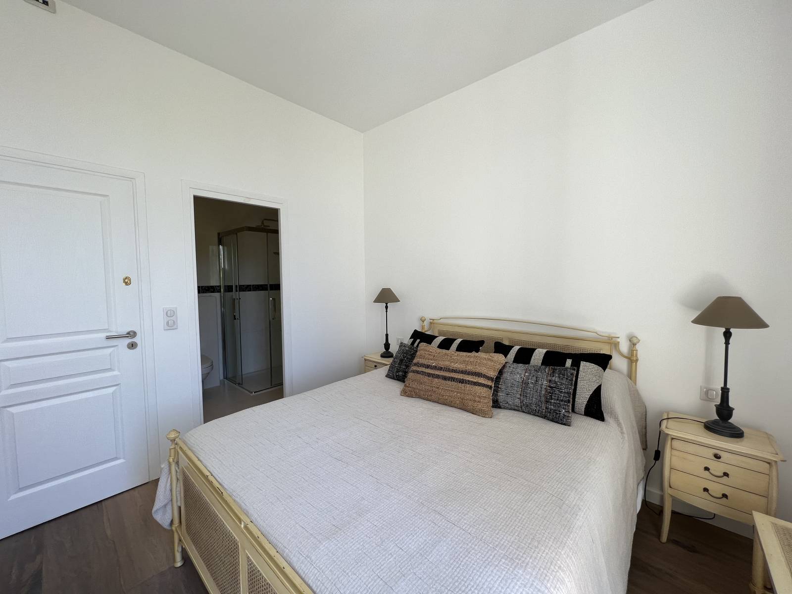 LOCATION SAISONNIERE APPARTEMENT 4 PIECES CANNES