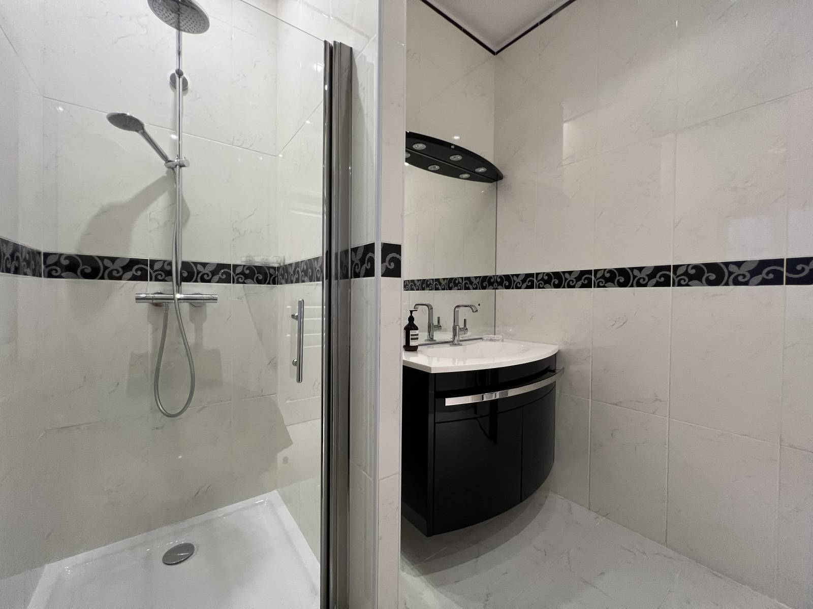 LOCATIION SAISONNIERE Appartement 4 Piéces 92M2 Centre Cannes