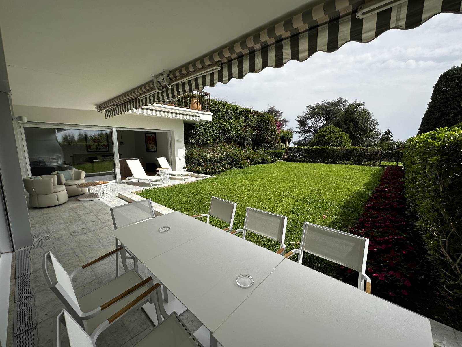 CANNES - CROIX DES GARDES 5P REZ DE JARDIN