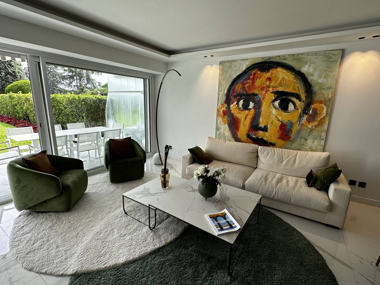 CANNES - CROIX DES GARDES 5P REZ DE JARDIN