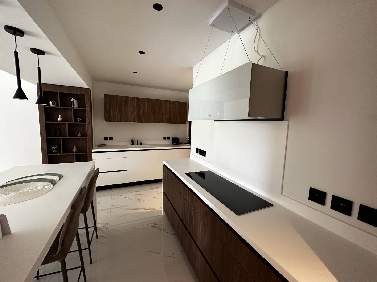 CANNES - CROIX DES GARDES 5P REZ DE JARDIN