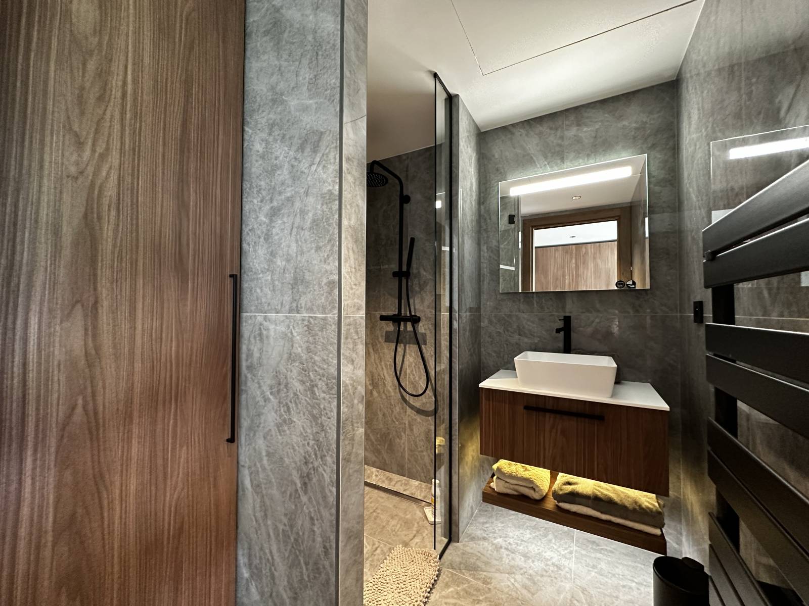 CANNES - CROIX DES GARDES 5P REZ DE JARDIN