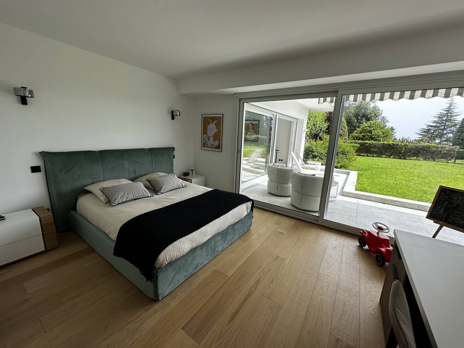 CANNES - CROIX DES GARDES 5P REZ DE JARDIN