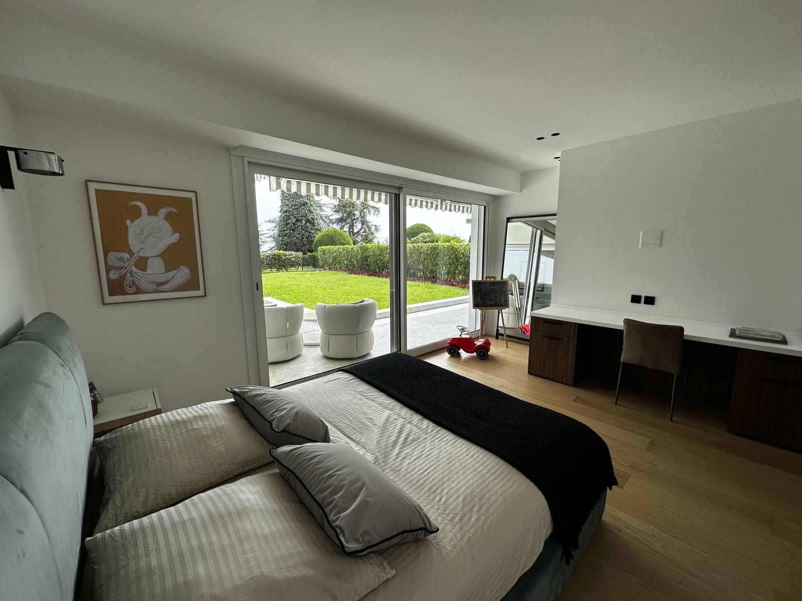 CANNES - CROIX DES GARDES 5P REZ DE JARDIN