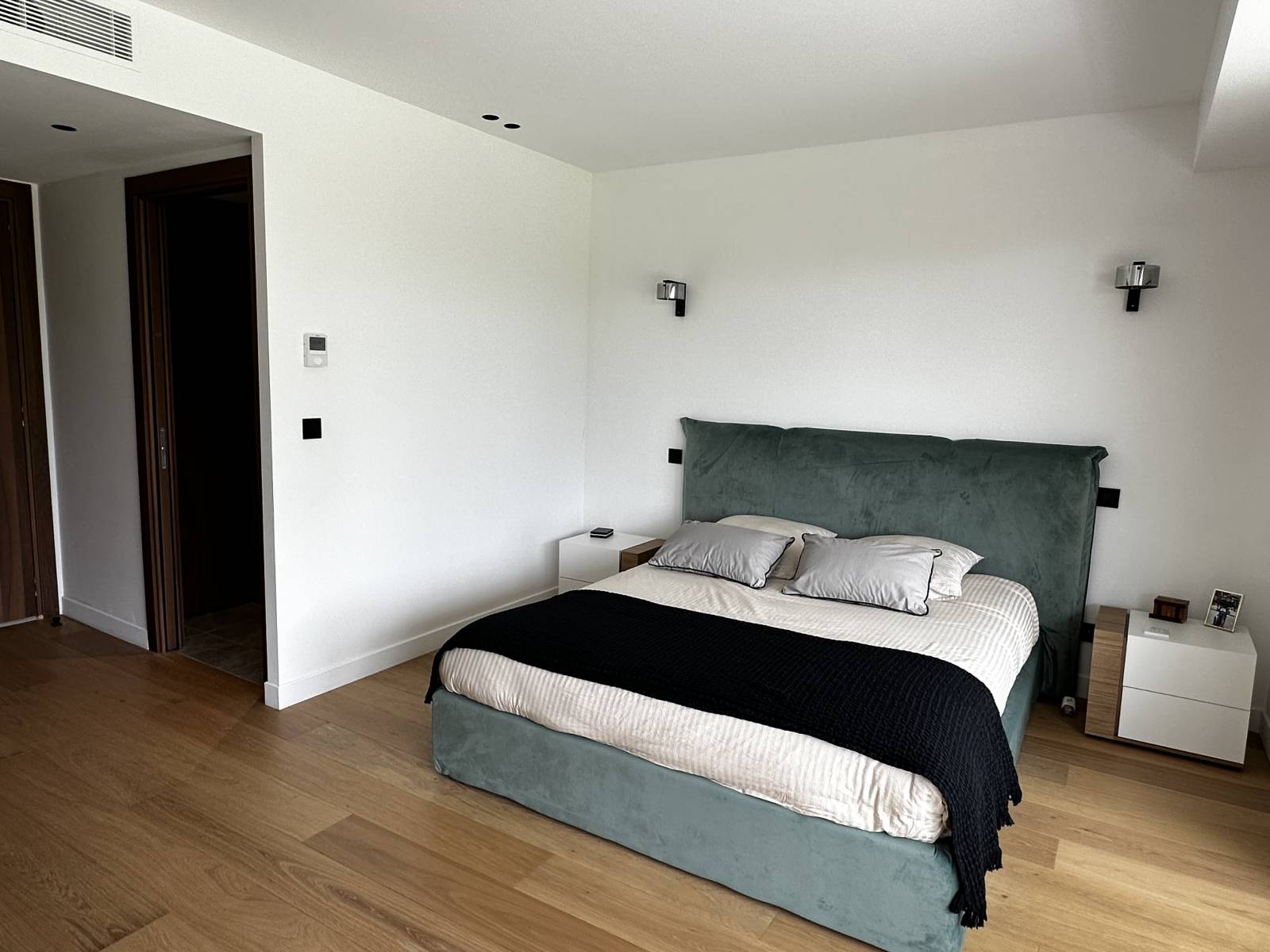 CANNES - CROIX DES GARDES 5P REZ DE JARDIN