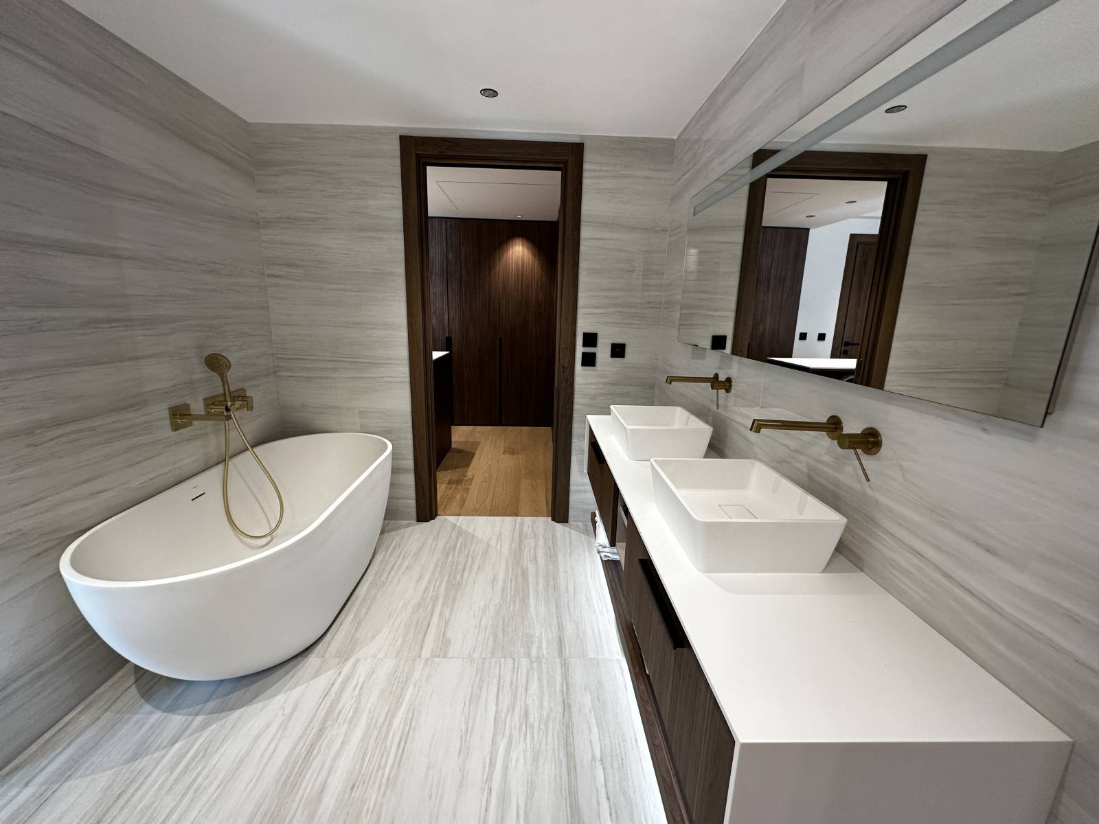 CANNES - CROIX DES GARDES 5P REZ DE JARDIN