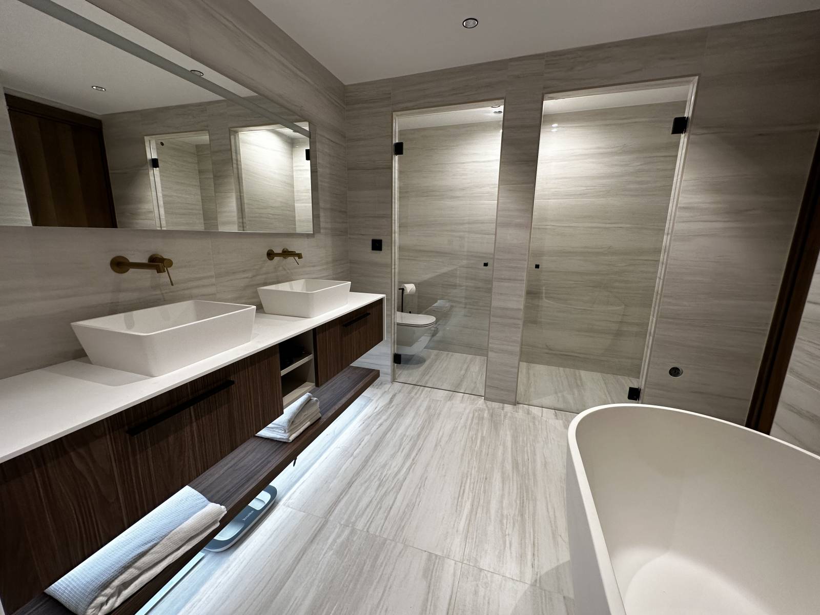 CANNES - CROIX DES GARDES 5P REZ DE JARDIN