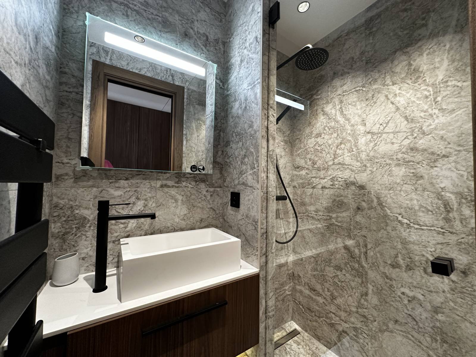 CANNES - CROIX DES GARDES 5P REZ DE JARDIN